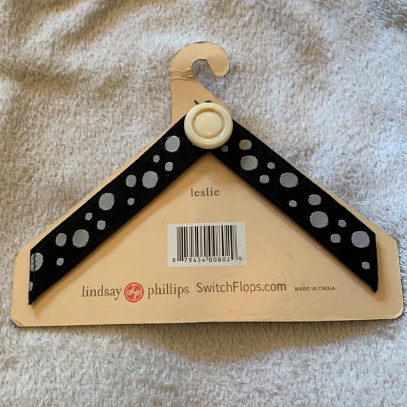 BRAND NEW pair of interchangeable strap SwitchFlops. “Leslie” pattern. Medium. - Picture 2 of 6